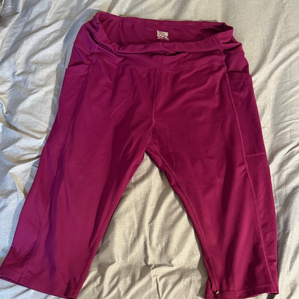 Athletic 32 degrees Women Bundle oF TWO  CAPRI LEGGINGS